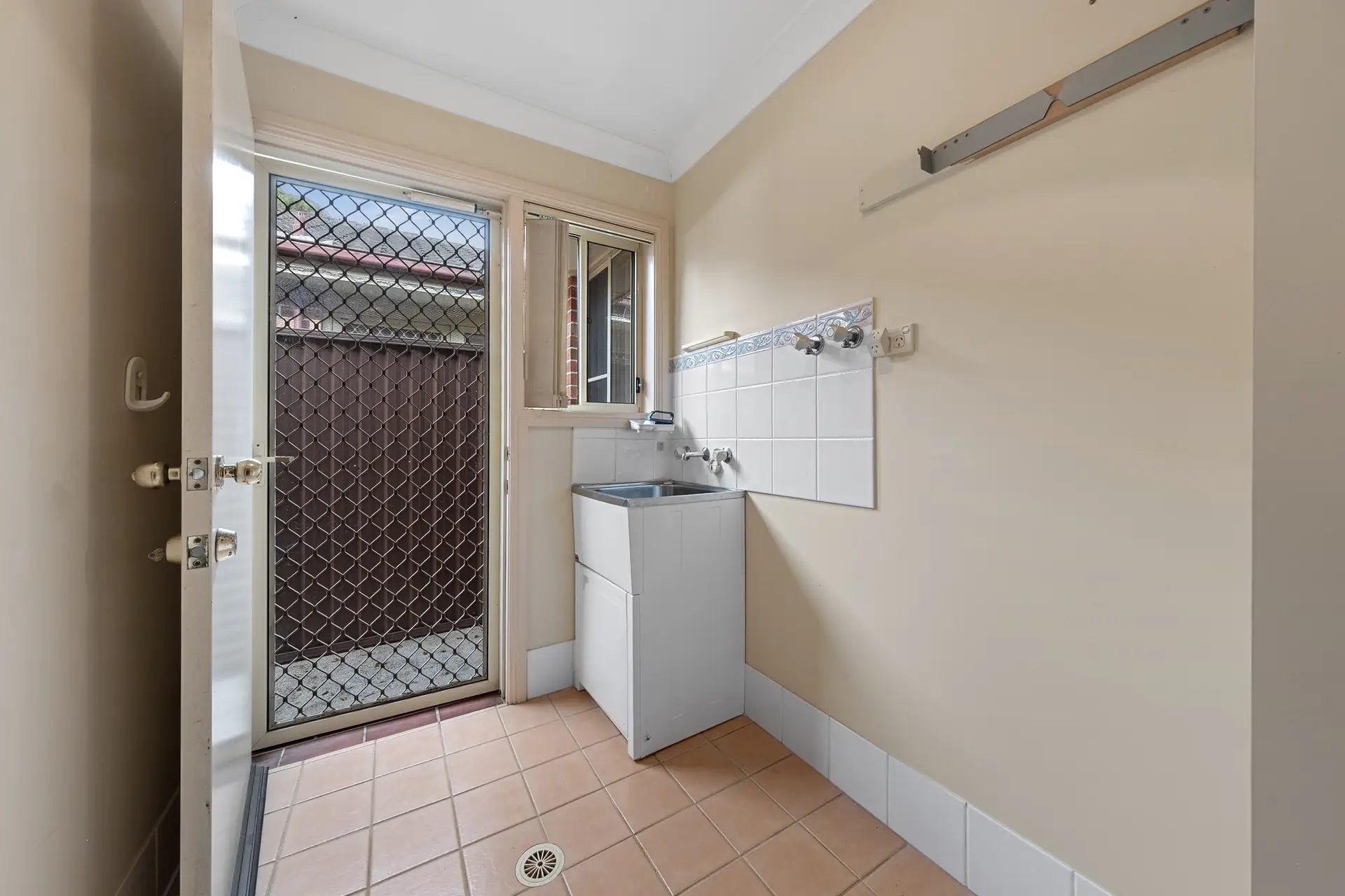 3/27 Campbell Street, North Richmond Sold by Cutcliffe Properties - image 1
