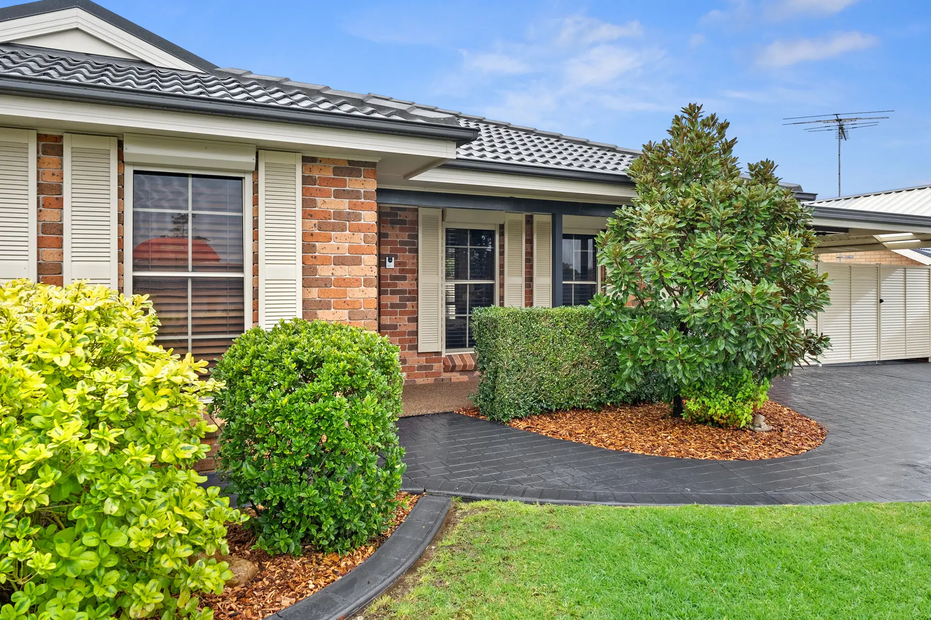 6 Ealing Place, Quakers Hill Sold by Cutcliffe Properties - image 1