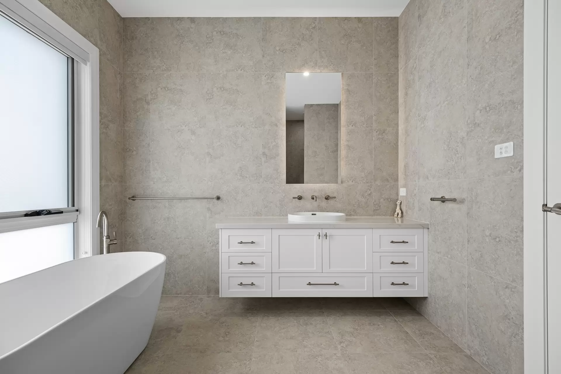 208 East Kurrajong Road, East Kurrajong Sold by Cutcliffe Properties - image 1