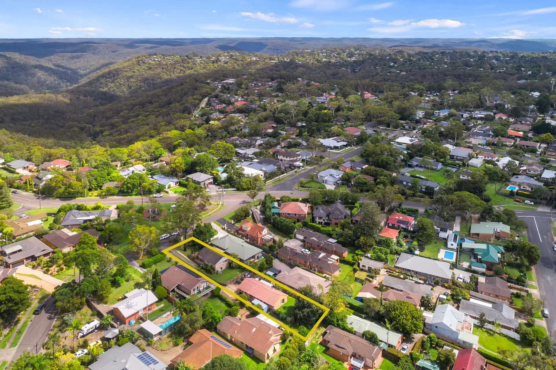 22 Anembo Road, Berowra Auction by Cutcliffe Properties - image 1