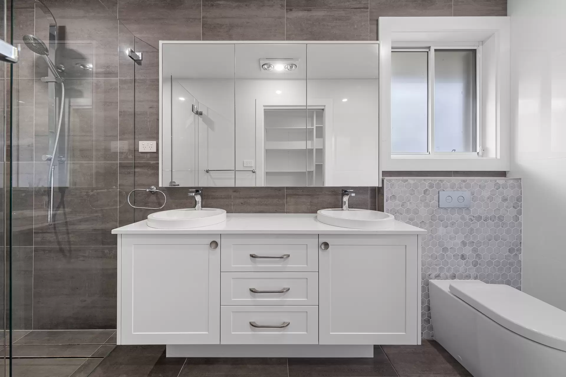 138-146 Government Road, Berkshire Park Sold by Cutcliffe Properties - image 1