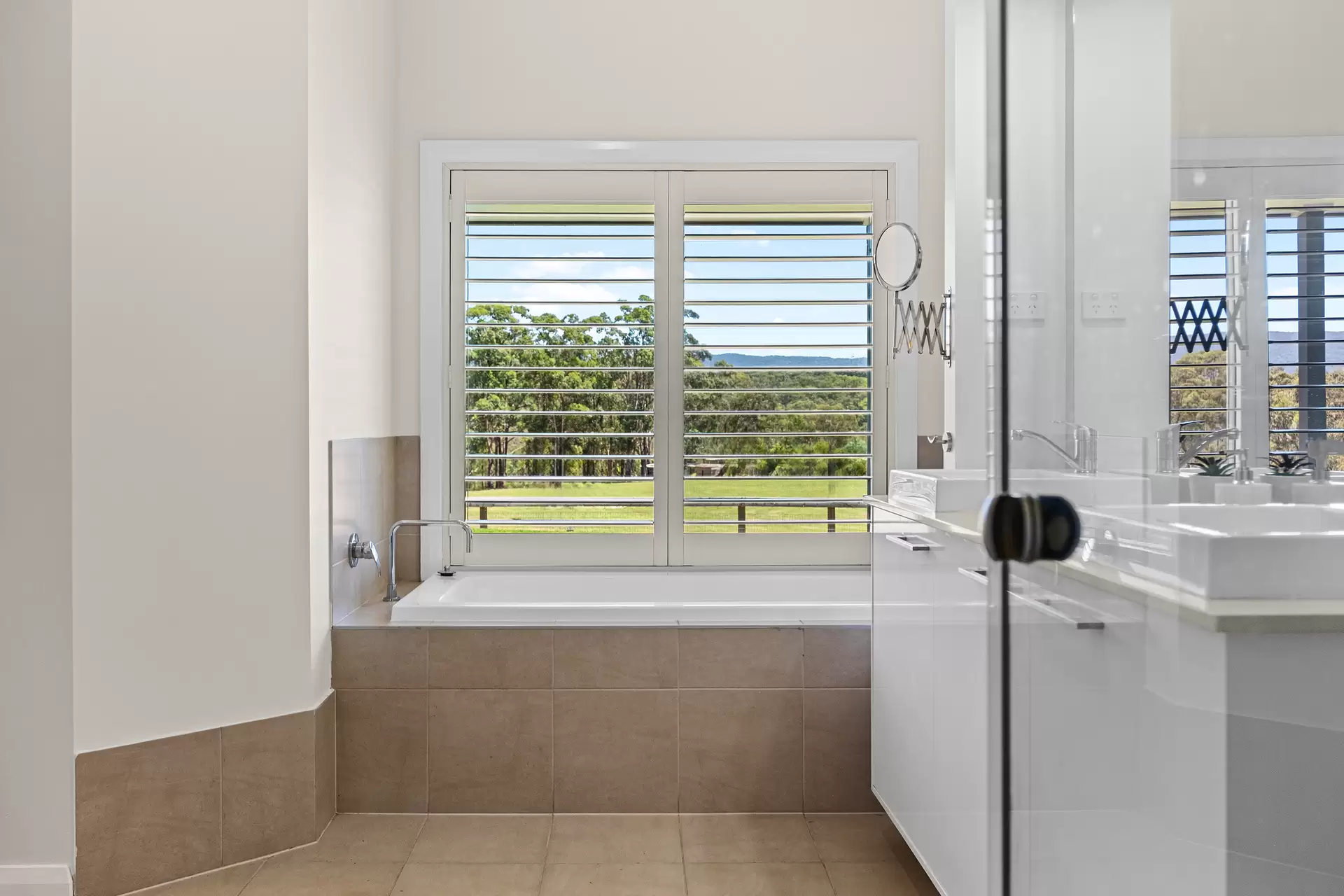 357 East Kurrajong Road, East Kurrajong Sold by Cutcliffe Properties - image 1